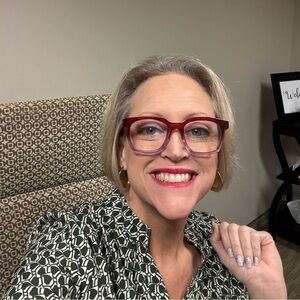 Meet your Posher, Holly